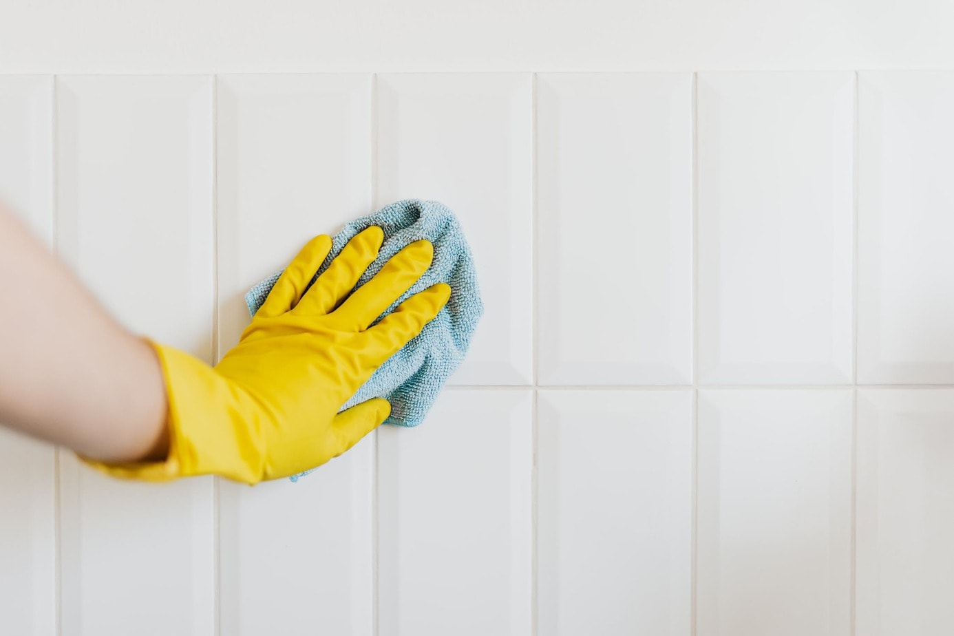 This is how you can clean your bathroom tiles in no time
