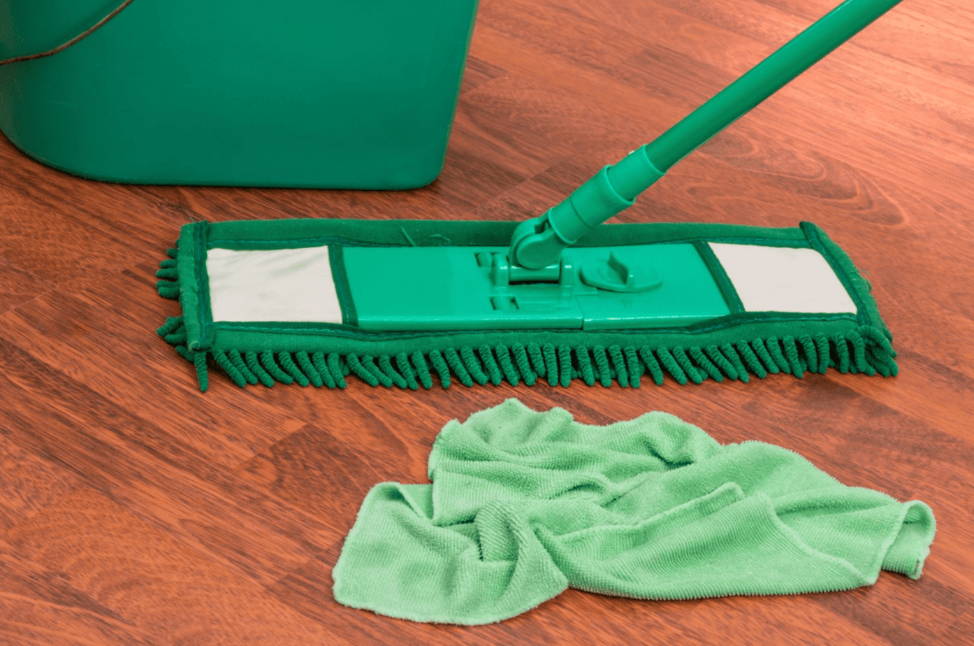 This is why you should use white vinegar to clean your floor!