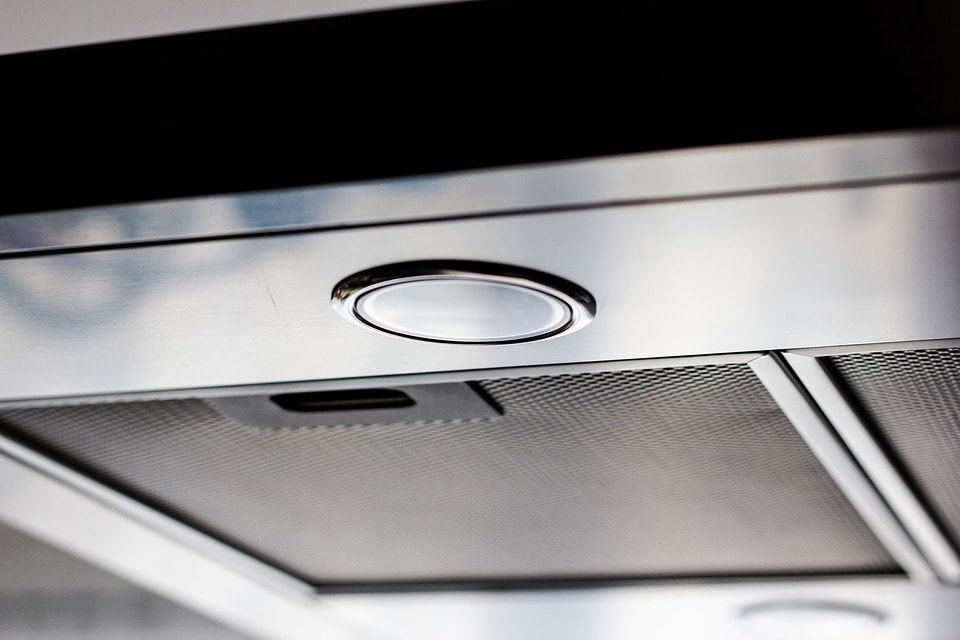 You can clean a greasy filter in your extractor hood with this wonder remedy!